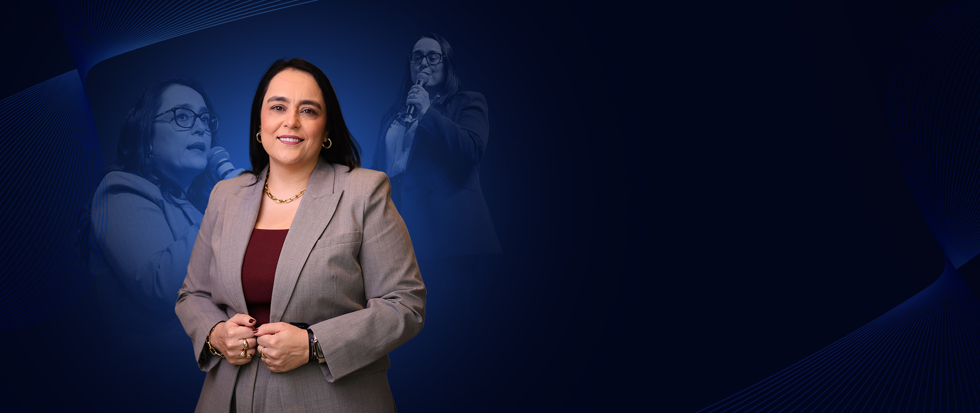 Patrícia Bastos, palestrante em inclusão escolar, sobre um palco iluminado